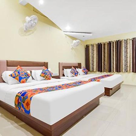 Fabexpress Poonam Palace Ахмедабад Екстериор снимка