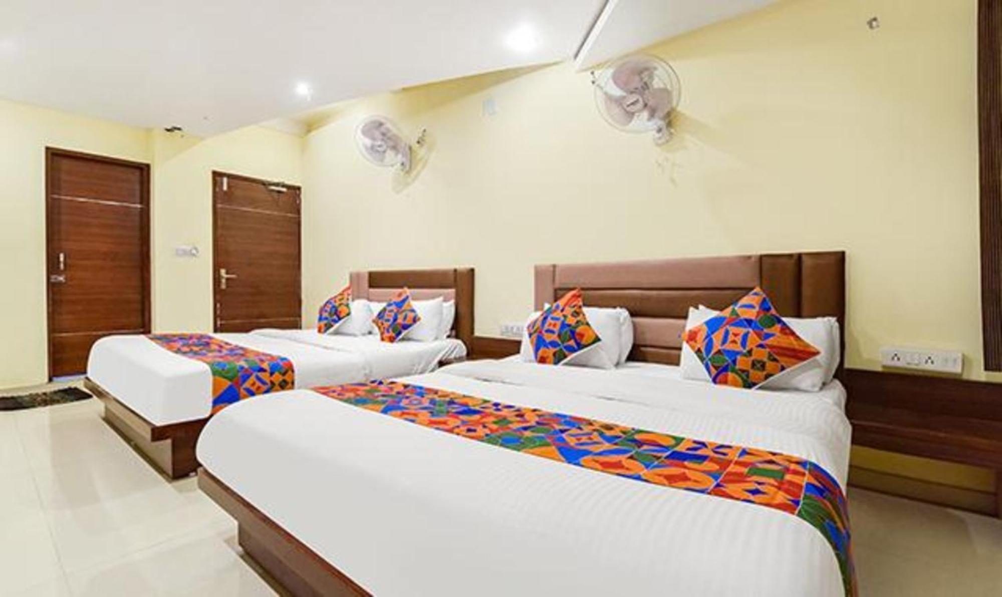 Fabexpress Poonam Palace Ахмедабад Екстериор снимка