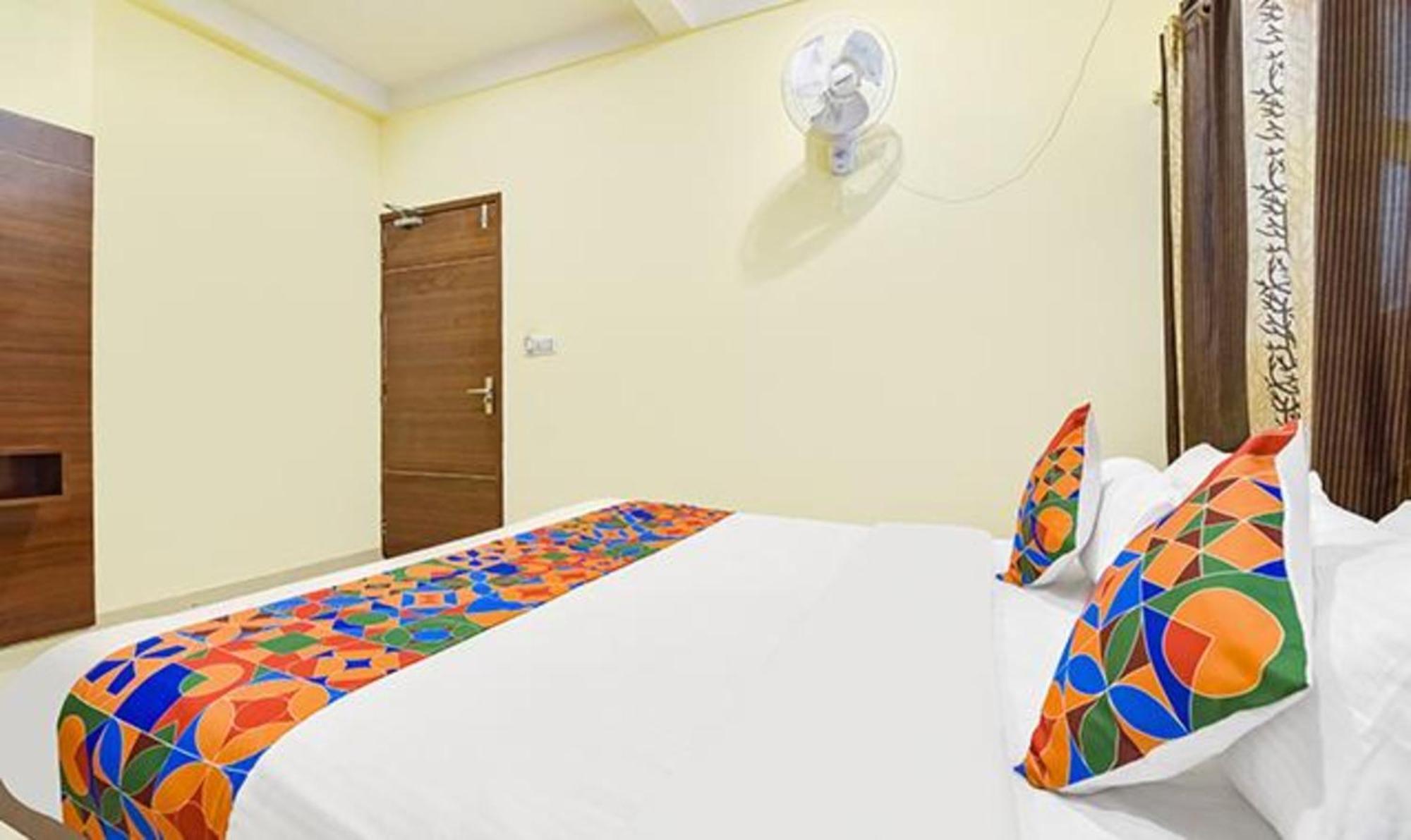 Fabexpress Poonam Palace Ахмедабад Екстериор снимка