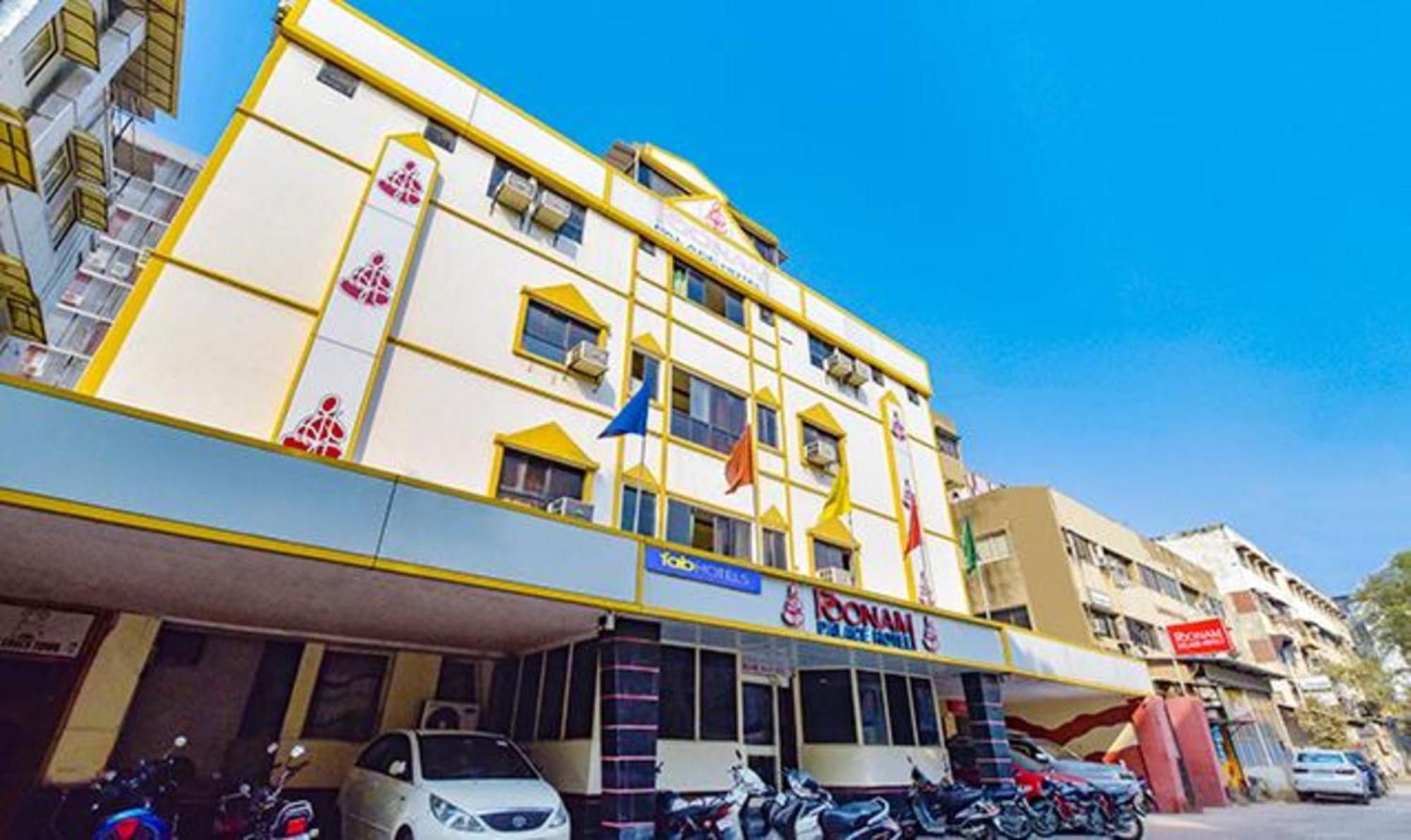 Fabexpress Poonam Palace Ахмедабад Екстериор снимка